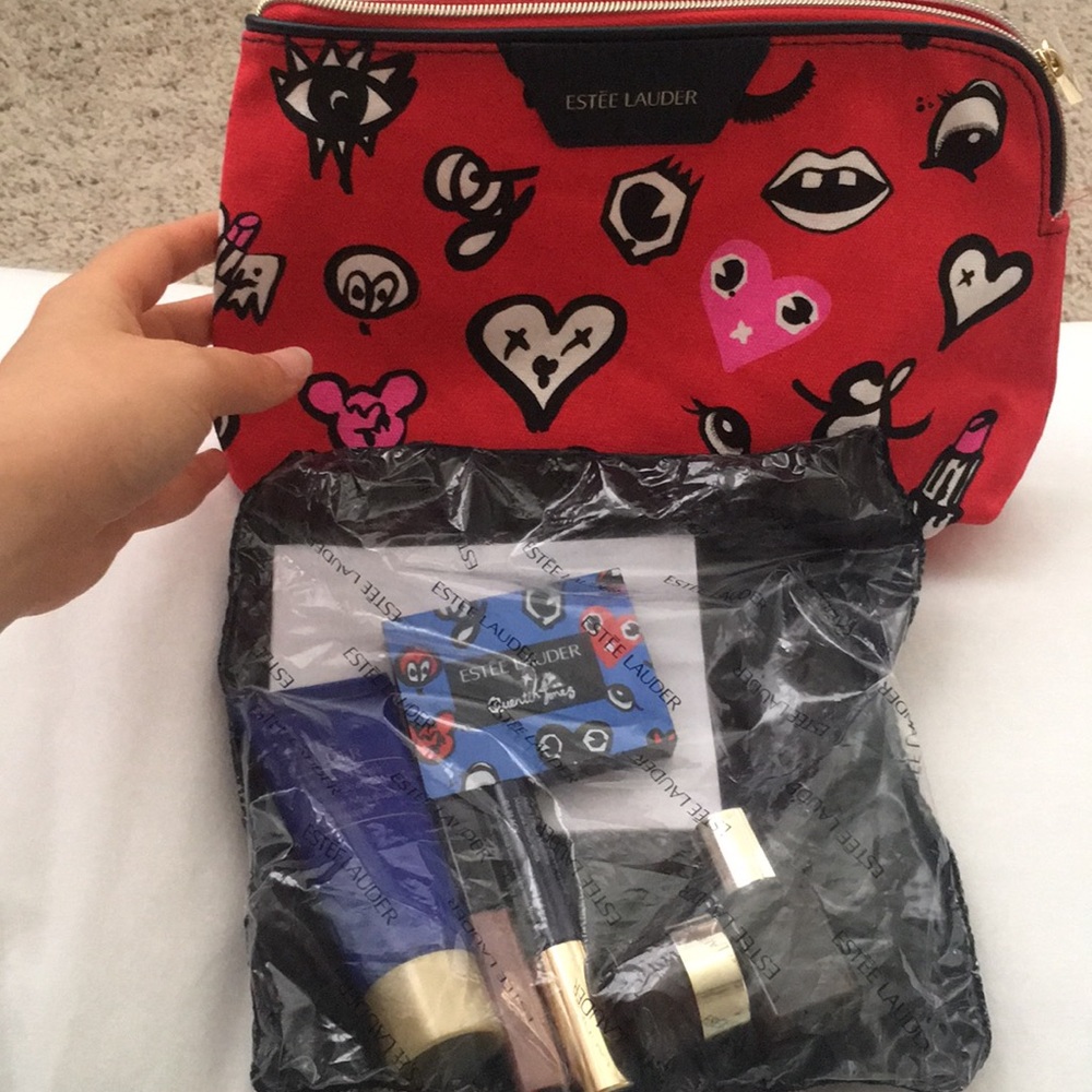 Estée Lauder makeup and skincare bag